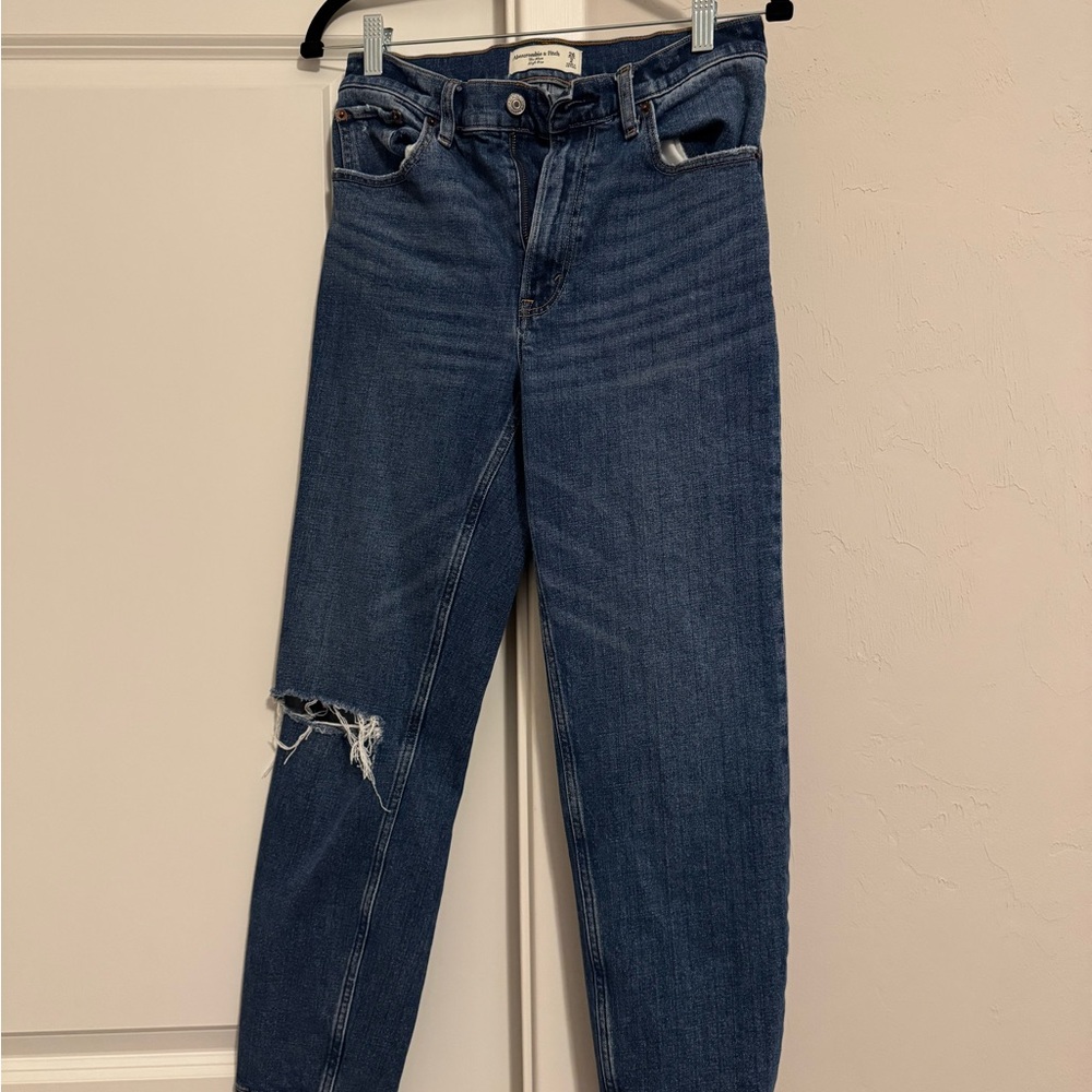 Abercrombie & Fitch The Mom High Rise Jeans